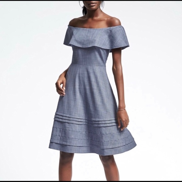 Banana Republic Dresses & Skirts - Banana republic off the shoulder chambray dress